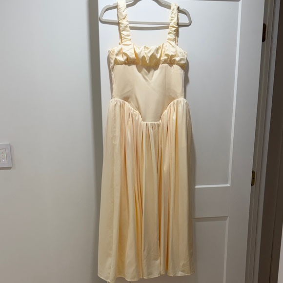 Miss Circle Cream Noreen Maxi Dress - Picture 3 of 4